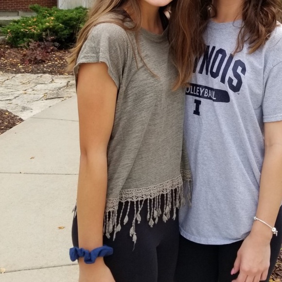 Olive green light airy tee with fringed ends - Picture 1 of 2